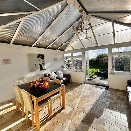 2 Bedroom Holiday Home In The Heart Of West Wales Сейнт Клиърс Екстериор снимка
