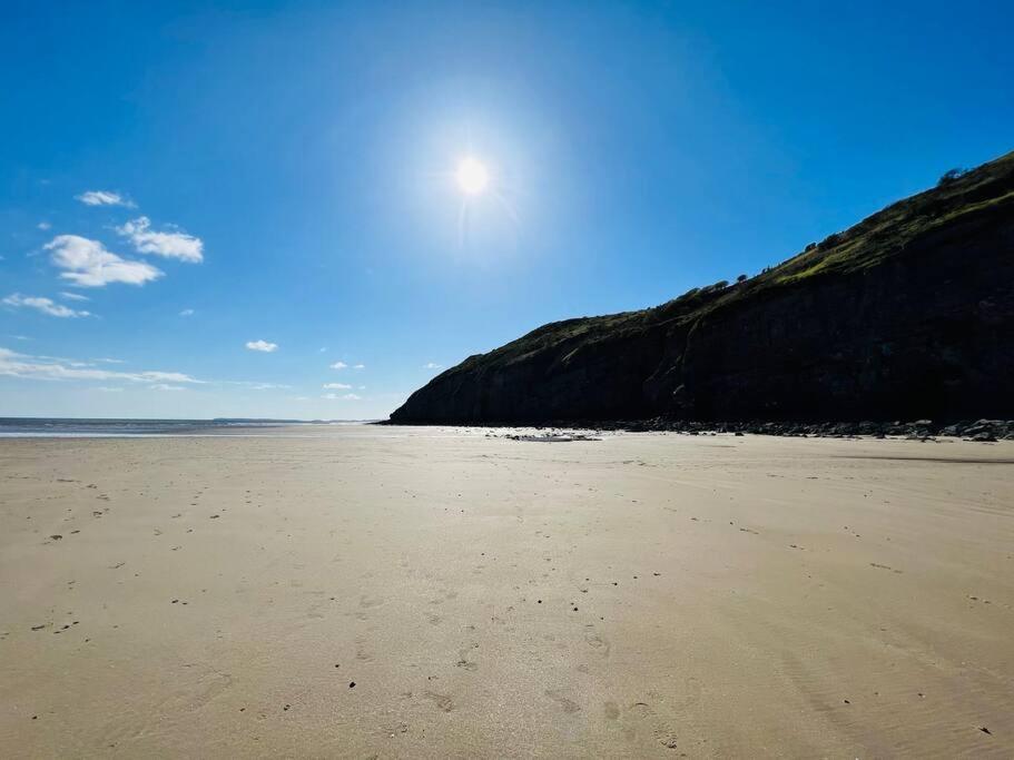 2 Bedroom Holiday Home In The Heart Of West Wales Сейнт Клиърс Екстериор снимка