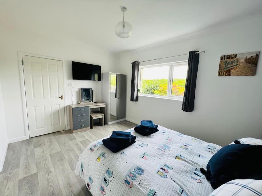 2 Bedroom Holiday Home In The Heart Of West Wales Сейнт Клиърс Екстериор снимка