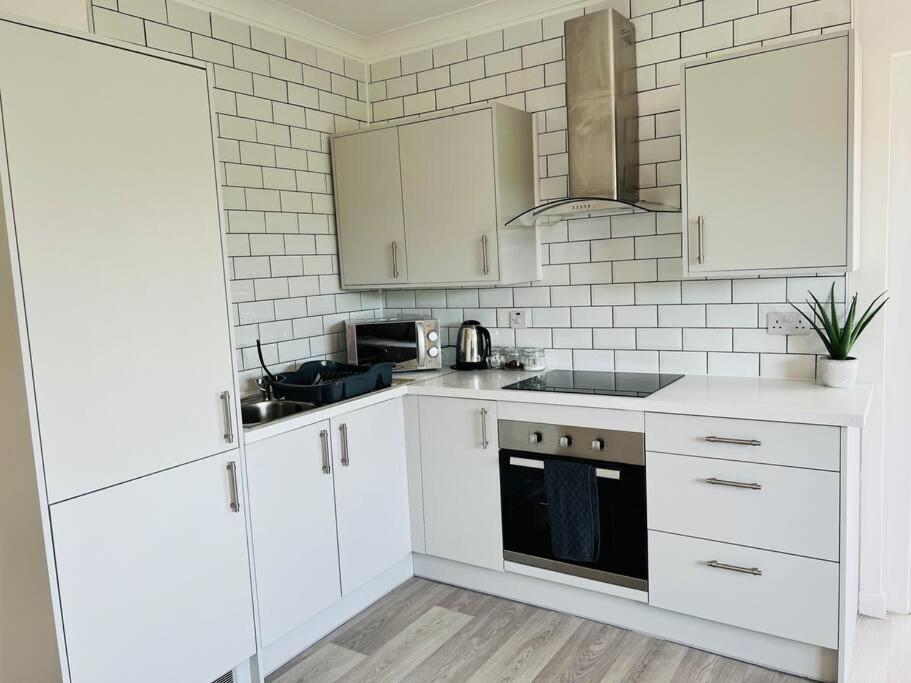 2 Bedroom Holiday Home In The Heart Of West Wales Сейнт Клиърс Екстериор снимка