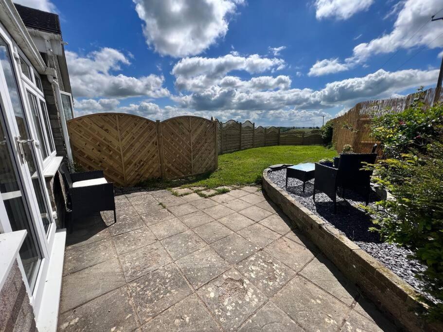 2 Bedroom Holiday Home In The Heart Of West Wales Сейнт Клиърс Екстериор снимка