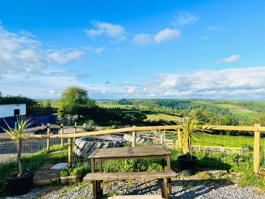 2 Bedroom Holiday Home In The Heart Of West Wales Сейнт Клиърс Екстериор снимка