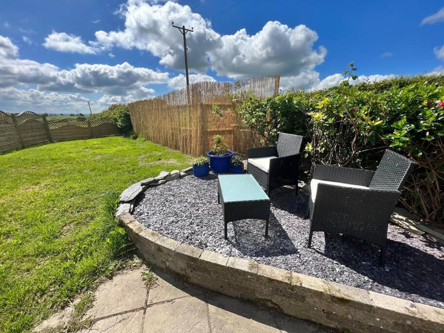 2 Bedroom Holiday Home In The Heart Of West Wales Сейнт Клиърс Екстериор снимка