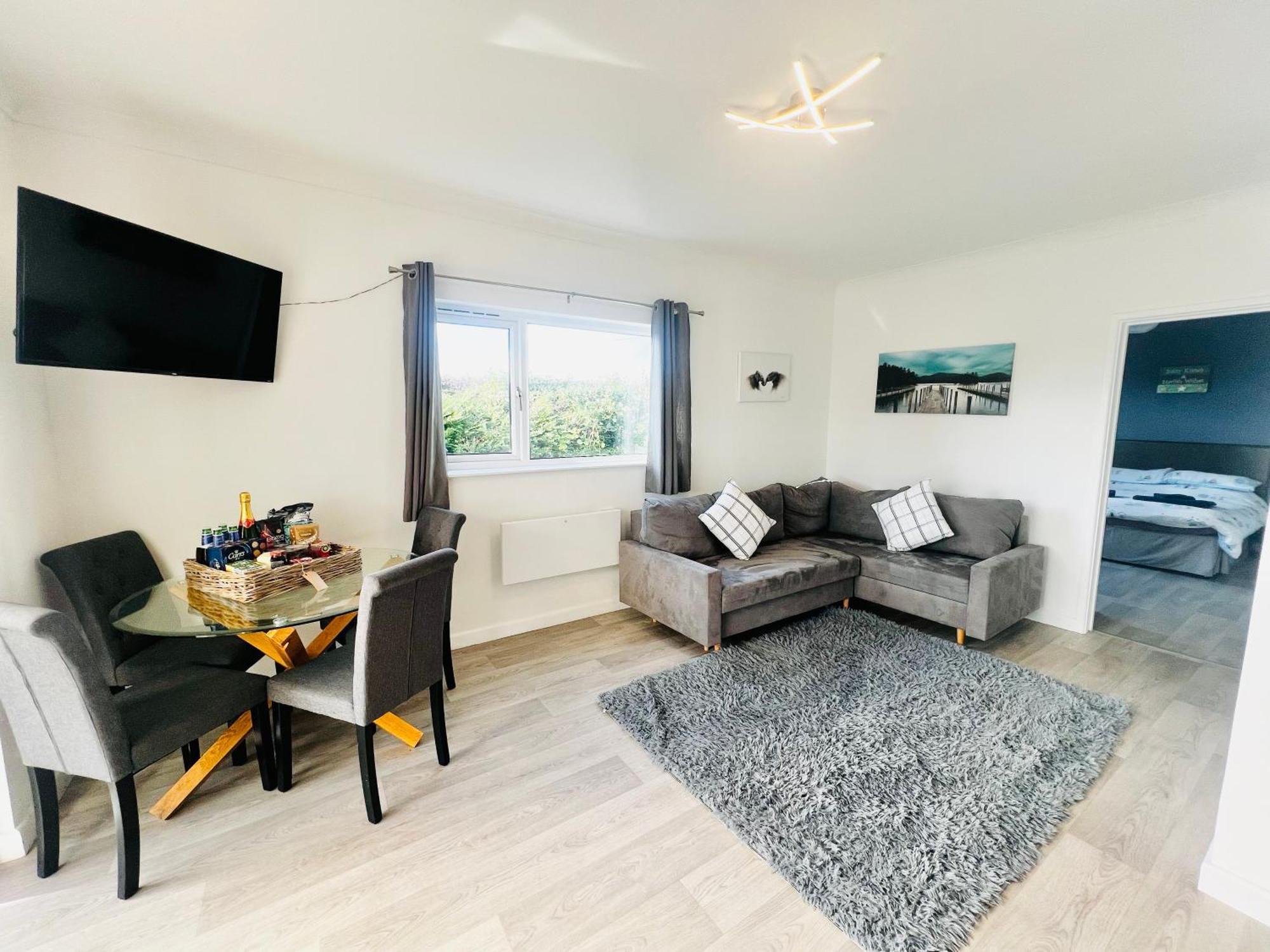 2 Bedroom Holiday Home In The Heart Of West Wales Сейнт Клиърс Екстериор снимка
