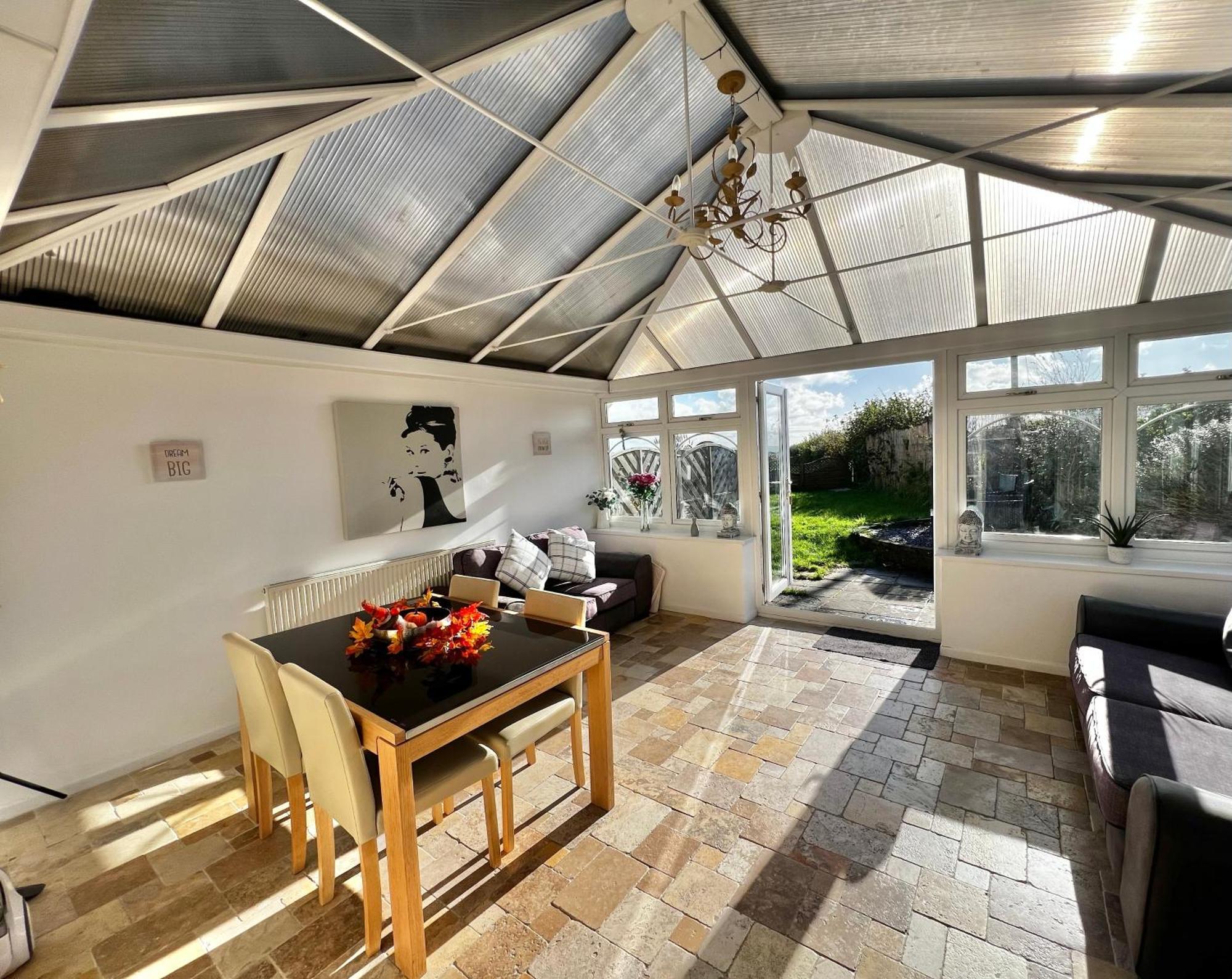 2 Bedroom Holiday Home In The Heart Of West Wales Сейнт Клиърс Екстериор снимка